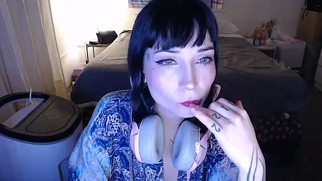 Snapshot of latinpetit chatting on November 21, 3:16 am latinpetit online show from November 21, 3:16 am