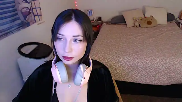 Snapshot of latinpetit chatting on May 8, 2:26 am latinpetit online show from May 8, 2:26 am