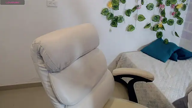 tania sweet   online show from September 22, 4:02 pm