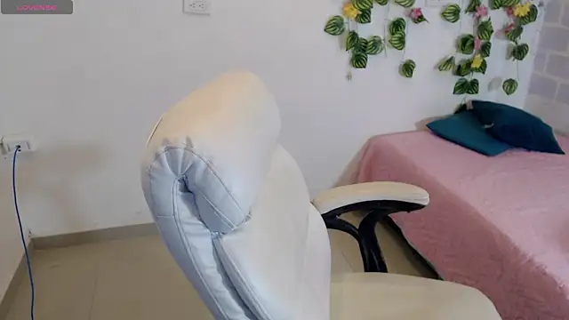 tania sweet   online show from October 31, 5:09 pm