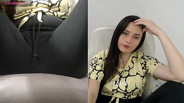 Snapshot of tania_sweet__ chatting on July 21, 6:53 pm tania sweet online show from July 21, 6:53 pm