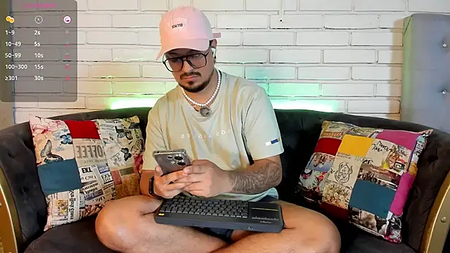 DaviidEvans  online show from November 29, 7:52 am