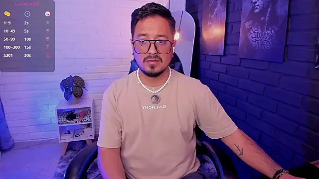 DaviidEvans  online show from May 23, 4:39 pm