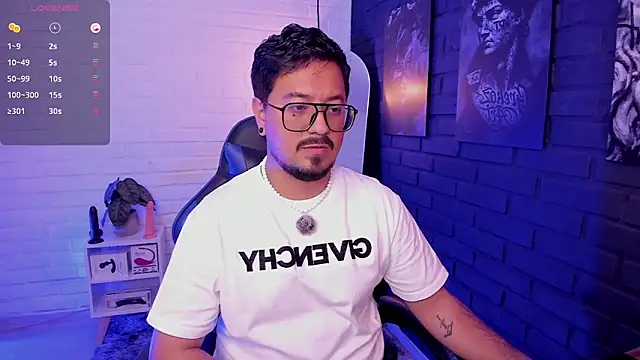 DaviidEvans  online show from June 10, 6:14 am
