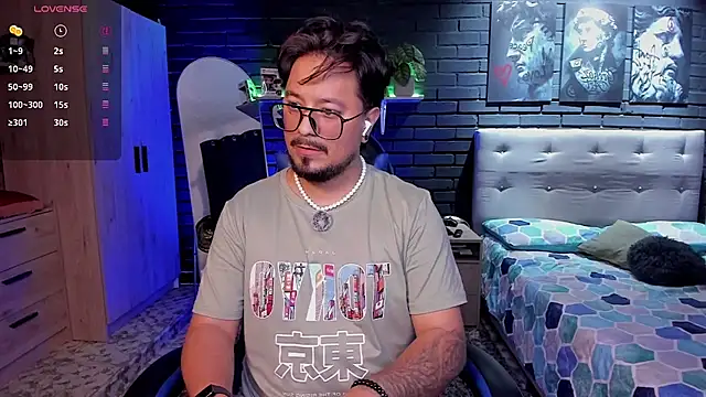 DaviidEvans  online show from March 28, 9:27 pm