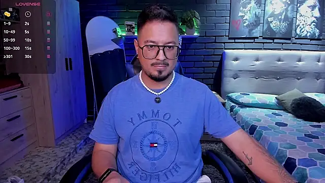 DaviidEvans  online show from April 9, 7:03 am