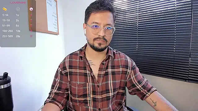 DaviidEvans  online show from December 19, 8:13 pm