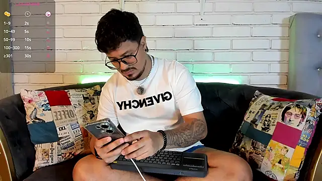 DaviidEvans  online show from November 28, 2:28 pm