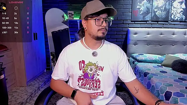 DaviidEvans  online show from April 5, 6:14 pm