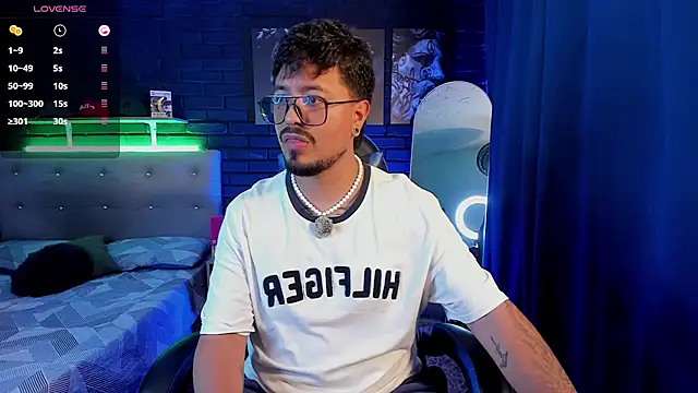 DaviidEvans  online show from June 28, 1:56 am