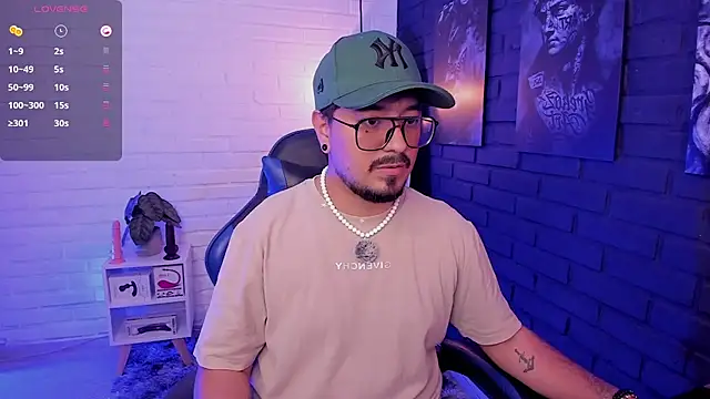 DaviidEvans  online show from June 13, 3:43 pm