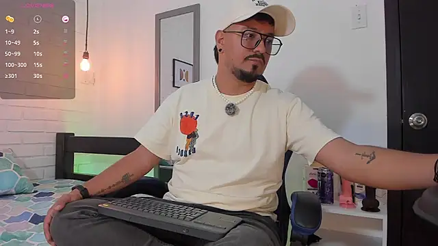 DaviidEvans  online show from October 11, 8:37 am