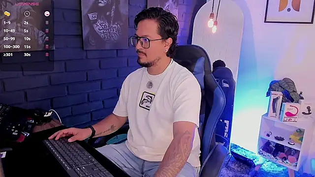 DaviidEvans  online show from March 5, 12:13 pm