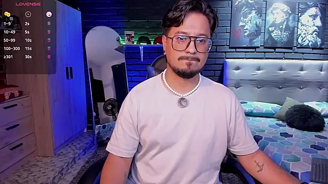 DaviidEvans  online show from March 20, 2:56 am
