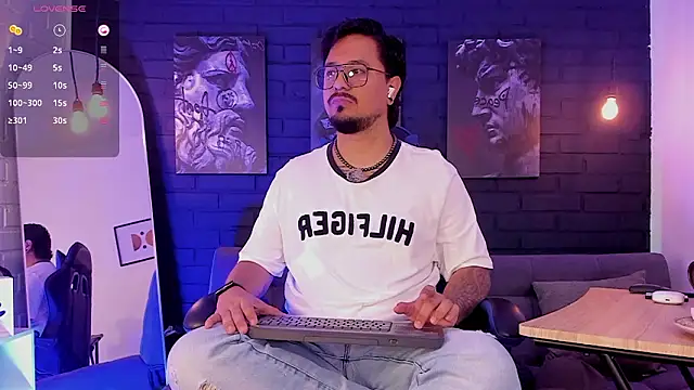 DaviidEvans  online show from February 5, 1:51 pm