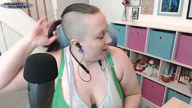 fishnethousepet online show from March 19, 8:09 pm