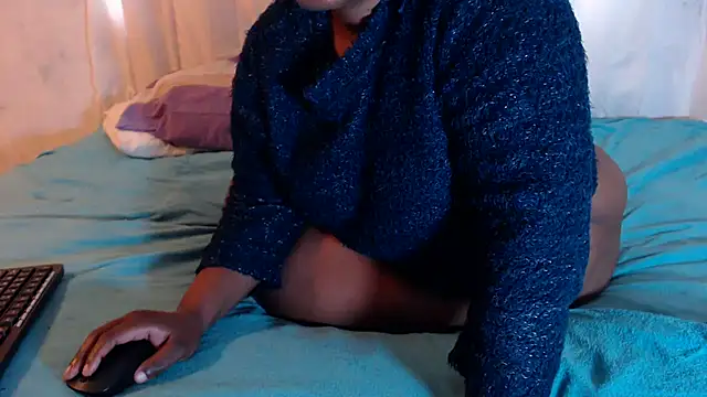 Snapshot of XXEBONYTEAZERXX chatting on October 4, 5:53 am XXEBONYTEAZERXX online show from October 4, 5:53 am