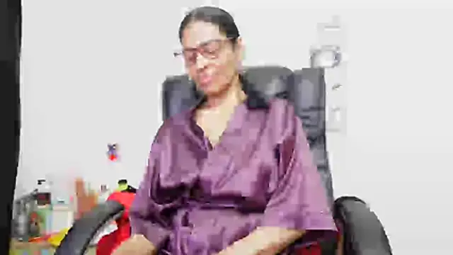 Snapshot of Aries_Mature chatting on June 22, 12:27 am Aries Mature online show from June 22, 12:27 am