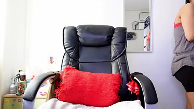 Snapshot of Aries_Mature chatting on June 9, 1:56 pm Aries Mature online show from June 9, 1:56 pm
