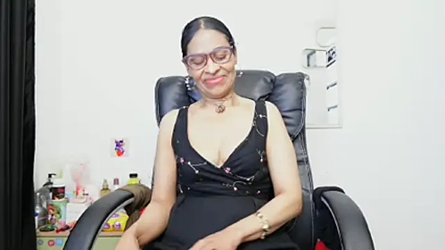 Snapshot of Aries_Mature chatting on June 11, 12:32 am Aries Mature online show from June 11, 12:32 am