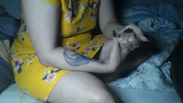 Snapshot of Alma_Evelynne chatting on June 14, 10:44 pm Alma Evelynne online show from June 14, 10:44 pm