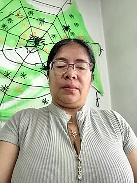 Snapshot of __valentina18 chatting on October 7, 1:01 pm   valentina18 online show from October 7, 1:01 pm