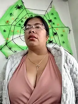 Snapshot of __valentina18 chatting on October 9, 1:00 pm   valentina18 online show from October 9, 1:00 pm