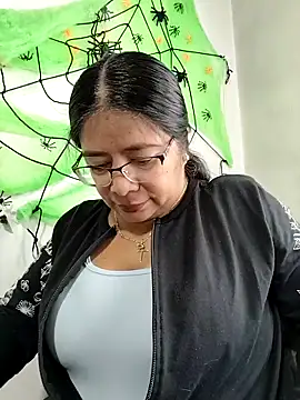 Snapshot of __valentina18 chatting on October 14, 1:01 pm   valentina18 online show from October 14, 1:01 pm