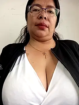 Snapshot of __valentina18 chatting on March 22, 1:30 pm   valentina18 online show from March 22, 1:30 pm