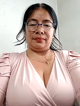 Snapshot of __valentina18 chatting on February 17, 8:27 pm   valentina18 online show from February 17, 8:27 pm