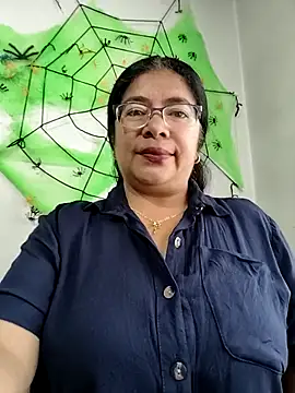 Snapshot of __valentina18 chatting on October 17, 1:13 pm   valentina18 online show from October 17, 1:13 pm