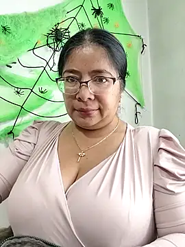 Snapshot of __valentina18 chatting on October 12, 1:01 pm   valentina18 online show from October 12, 1:01 pm