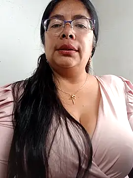 Snapshot of __valentina18 chatting on February 23, 4:24 pm   valentina18 online show from February 23, 4:24 pm