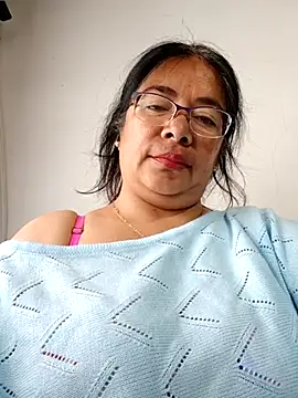 Snapshot of __valentina18 chatting on March 5, 8:32 pm   valentina18 online show from March 5, 8:32 pm