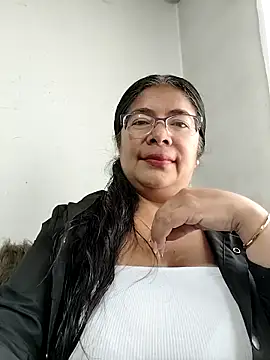 Snapshot of __valentina18 chatting on October 27, 1:01 pm   valentina18 online show from October 27, 1:01 pm