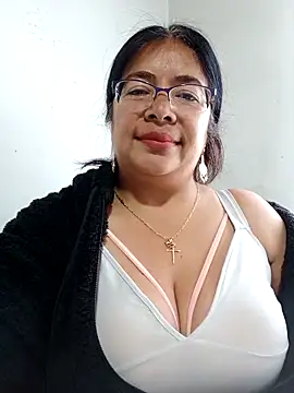 Snapshot of __valentina18 chatting on February 20, 1:08 pm   valentina18 online show from February 20, 1:08 pm