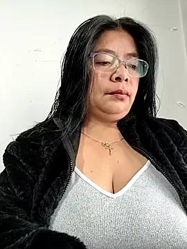   valentina18 online show from December 22, 1:22 pm