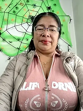 Snapshot of __valentina18 chatting on October 8, 1:12 pm   valentina18 online show from October 8, 1:12 pm