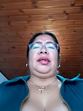 Snapshot of __valentina18 chatting on September 12, 1:11 pm   valentina18 online show from September 12, 1:11 pm