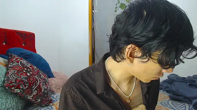 LAICK 01 online show from April 12, 6:05 am