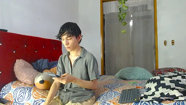 LAICK 01 online show from April 6, 3:35 am