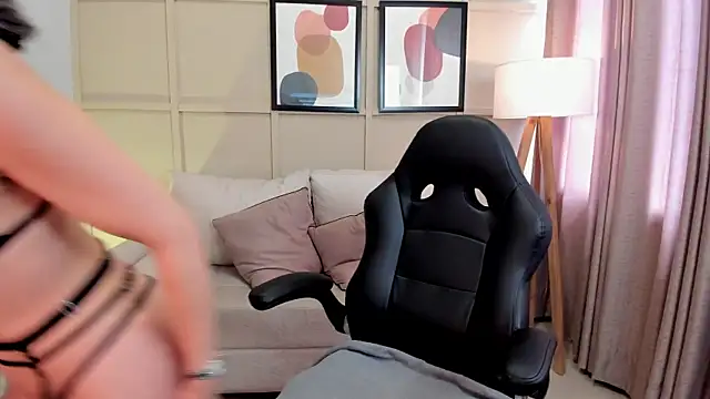  Nicoletteshea  online show from November 10, 4:23 pm