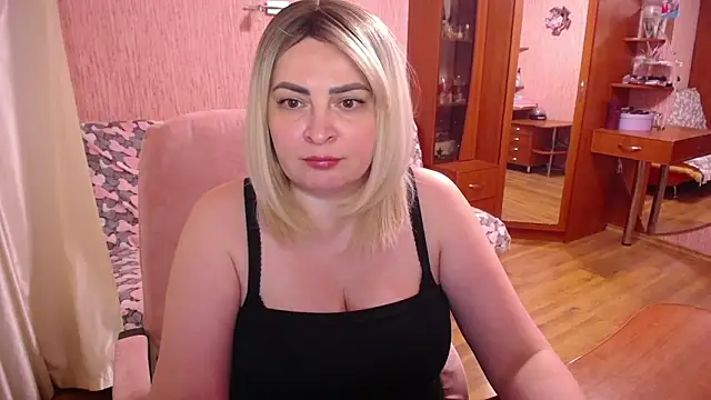 -MeowMeow online show from May 25, 6:39 pm