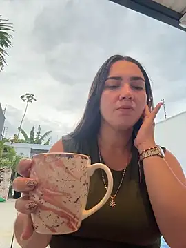 Snapshot of ava_blue chatting on June 15, 11:10 am ava blue online show from June 15, 11:10 am