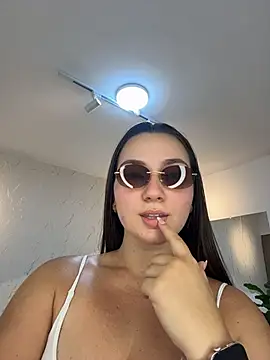 Snapshot of ava_blue chatting on July 15, 7:43 pm ava blue online show from July 15, 7:43 pm