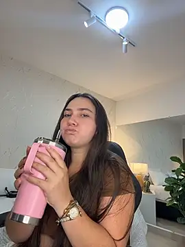 Snapshot of ava_blue chatting on June 7, 11:04 am ava blue online show from June 7, 11:04 am