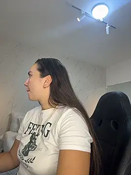 Snapshot of ava_blue chatting on June 12, 7:44 pm ava blue online show from June 12, 7:44 pm
