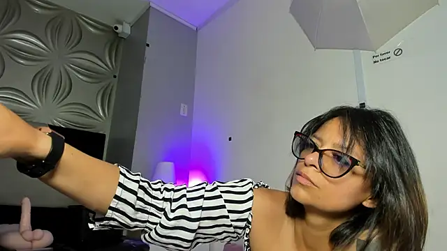 Snapshot of beauti_wild25 chatting on June 22, 7:11 pm beauti wild25 online show from June 22, 7:11 pm