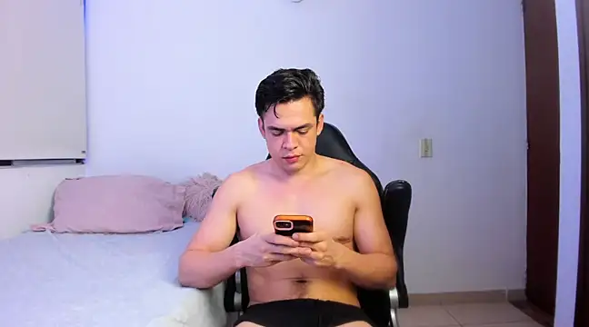 Snapshot of Lucian_Gomez_ chatting on February 1, 3:52 am Lucian Gomez online show from February 1, 3:52 am