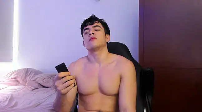 Snapshot of Lucian_Gomez_ chatting on December 11, 7:03 pm Lucian Gomez online show from December 11, 7:03 pm